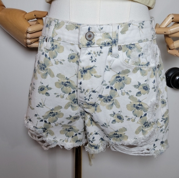 KanCan Floral Summer High Rise Shorts 100% Cotton Size Medium - Picture 2 of 8
